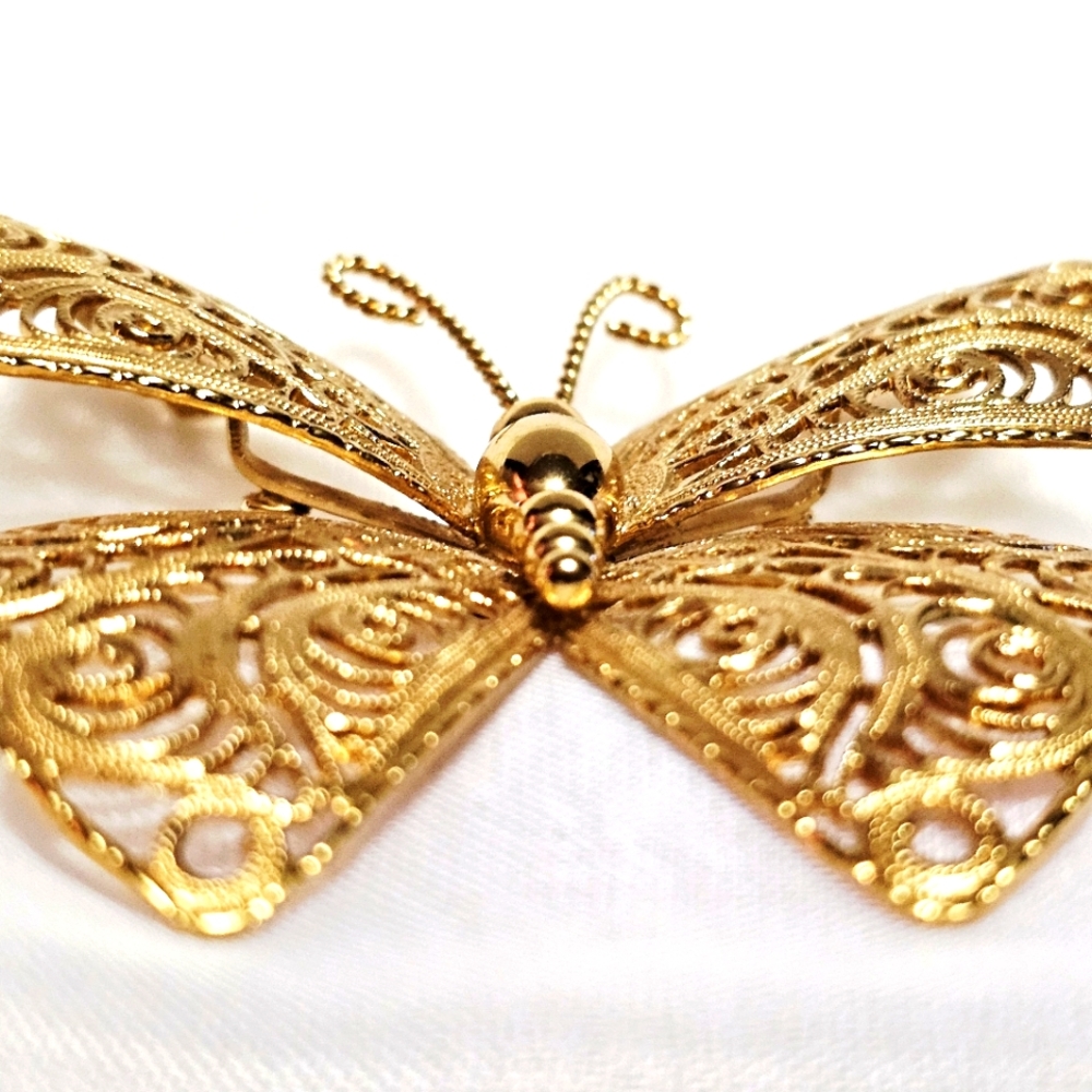 VTG Monet Butterfly Moth Goldtone Mesh Style 2.5" Brooch Pin - Picture 2 of 12